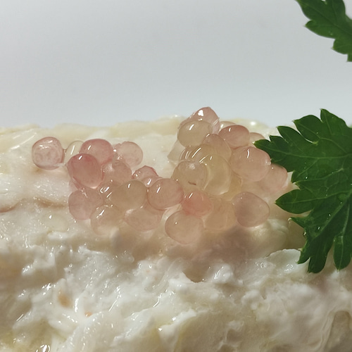 caviar cítrico sobre pescado a la plancha